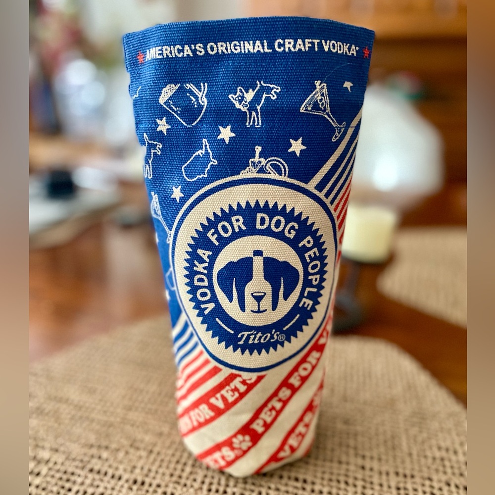 TITO’S DOG PEOPLE CANVAS BOTTLE BAG